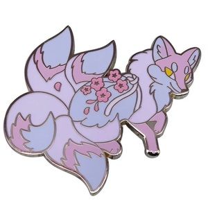 New RARE gorgeous four tailed Sakura Fox pin badge
